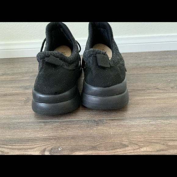 Shoes - Picture 3 of 8